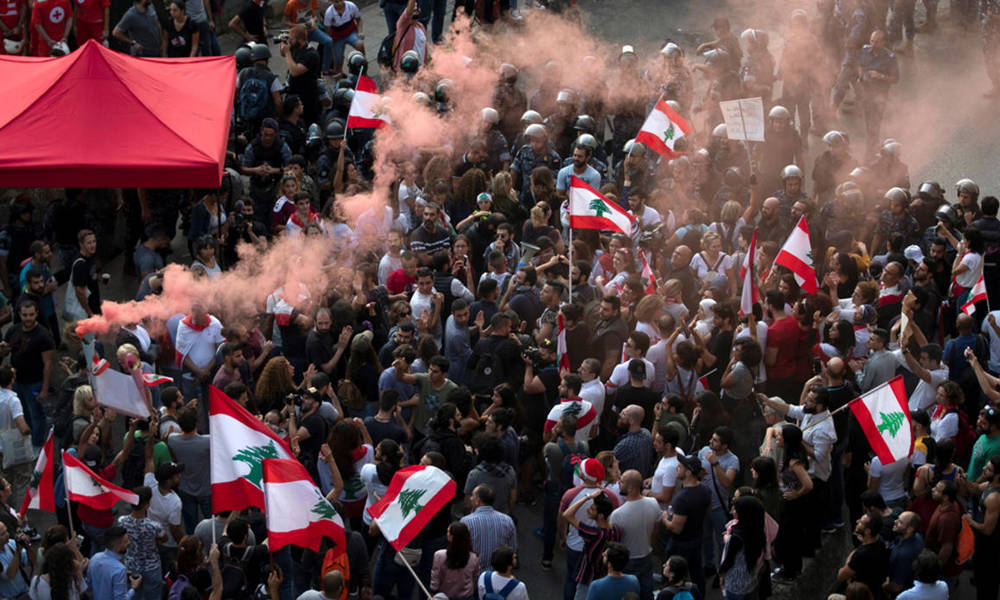 تواصل الاحتجاجات الشعبية في بيروت تحت شعار " لا ثقة بالحكومة ,, ولن ندفع الثمن "