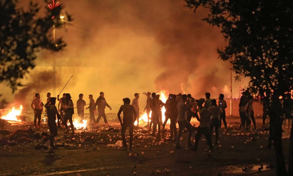 تظاهرات ليلية في القادسية والبصرة وكربلاء رفضًا لحكومة مصطفى الكاظمي