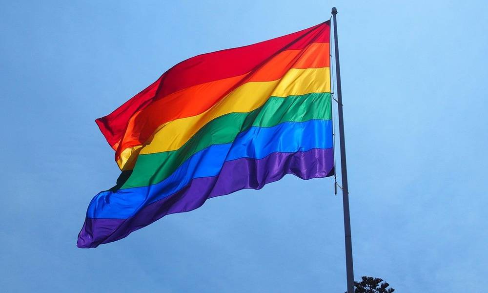 مطالبات نيابية بـ اغلاق سفارات الاتحاد الاوروبي بعد رفعها علم المثليين في بغداد
