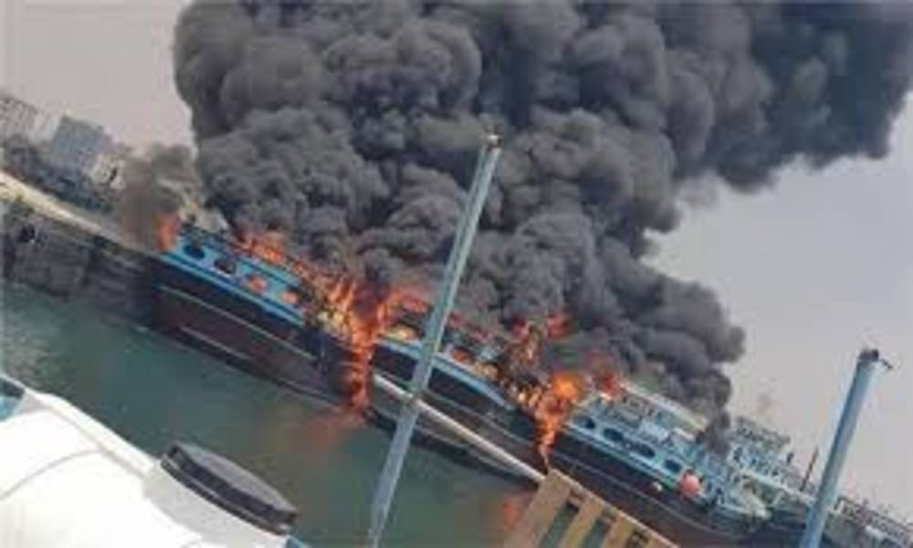 احتراق عدد من السفن في ميناء بوشهر ولا ضحايا تذكر
