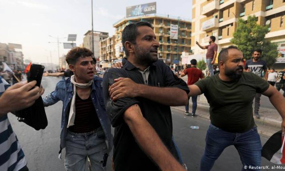مقتل اثنين من المتظاهرين إثر مواجهات بين محتجين وقوات مكافحة الشغب في ساحة التحريرببغداد
