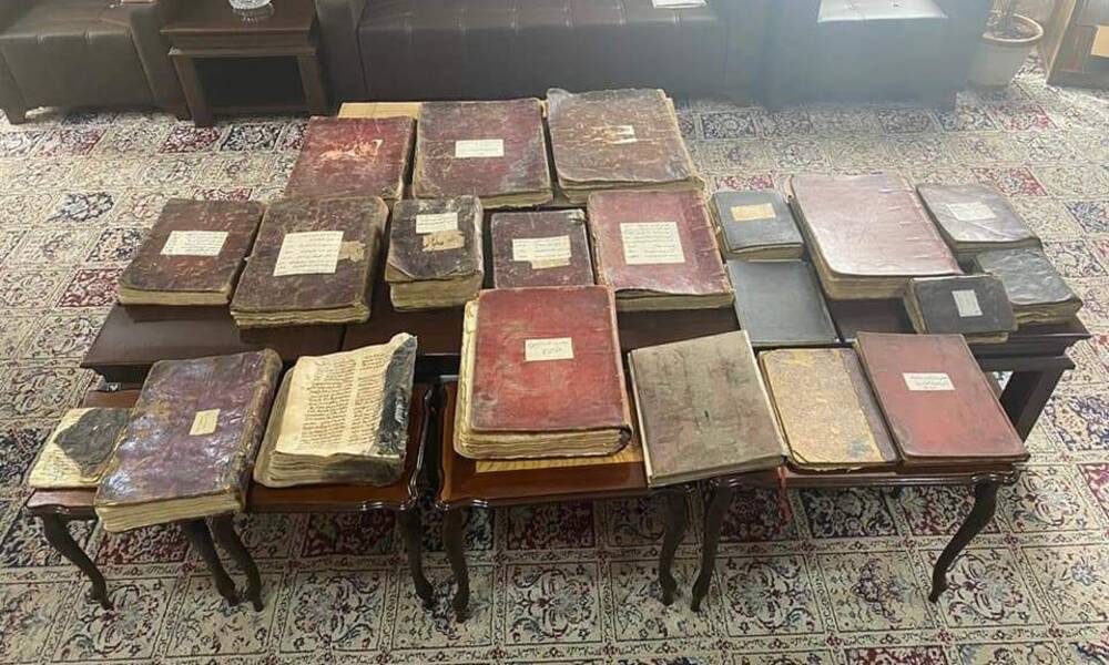 شرطة نينوى تلقي القبض على إرهابي بحوزته  32 كتابا اثريا يعود للديانة المسيحية سرقت من الكنائس