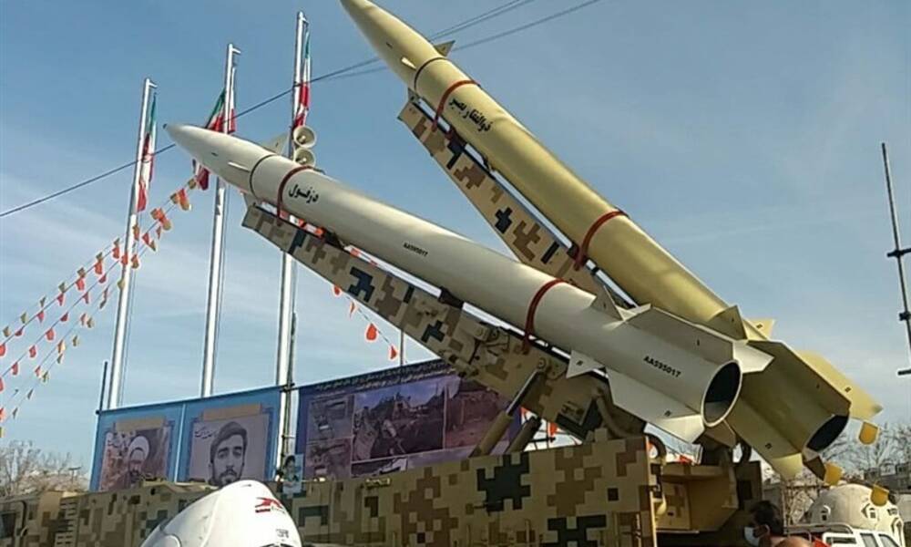 ايران.. تعرض ثلاثة صواريخ باليستية في ساحة الحرية بــ طهران
