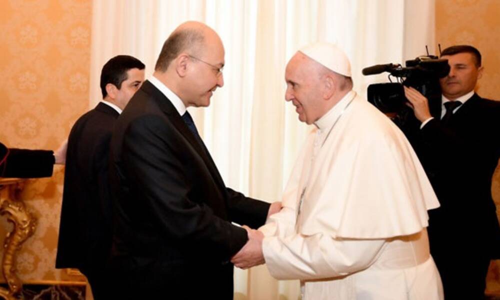 الرئيس العراقي يستقبل بابا الفاتيكان بمراسم رسمية