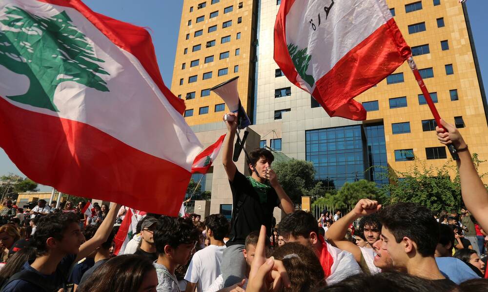 احتجاجات  لبنان تستمر لـــ يومها السادس على التوالي
