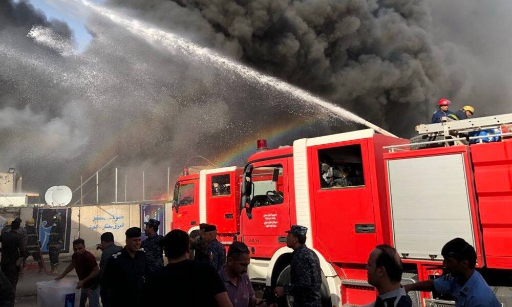 حريق هائل  في الكرادة و 50 وحدة إطفاء تحاول السيطرة عليه