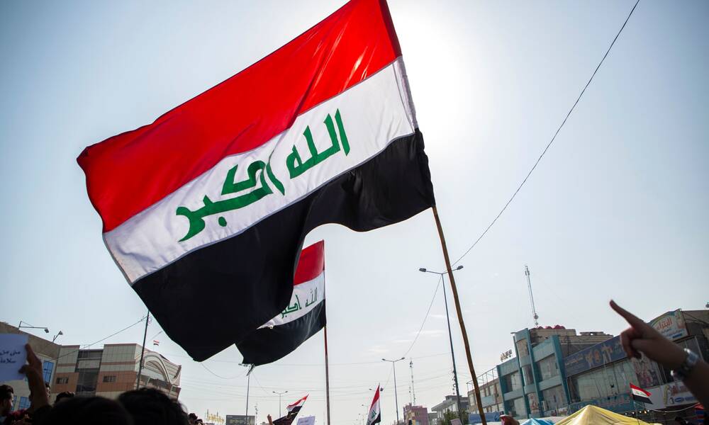 بالصورة .. بعد عرضها "علم العراق" تحت الاقدام كــ ممسحة .. امازون تعتذر !