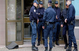 الإفراج عن 18 رهينة احتجزهم مسلحون في متجر بضواحي باريس
