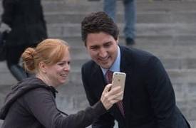 عشاق السيلفي يطاردون رئيس وزراء كندا "الجذاب" بأنطاليا