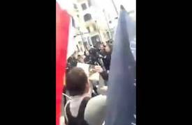 بالفيديو... حرق القران في تظاهرات بباريس