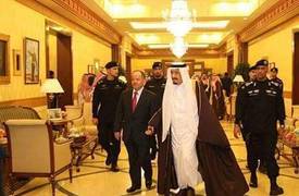 العاهل السعودي يمنح البارزاني (8) مليار دولار مقابل مساندة السنة في تشريع قانون الحرس الوطني