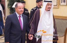 بالصور... الملك السعودي يمسك يد مسعود بارزاني بطريقة تثير الكثير من التساؤلات
