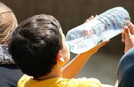 الماء المعبأ في قناني بلاستيكية خطر على الصحة
