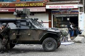 الجيش التركي يفيد بمقتل 69 مسلحا كرديا في جنوبي شرق تركيا