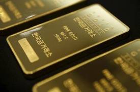 الذهب يرتفع بعد تراجع الأسهم والدولار