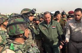 وزير الدفاع للمعترضين على مشاركة الحشد بمعركة الموصل: العبادي من يحدد مشاركتهم