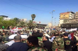 منتسبو الحشد الشعبي يتظاهرون قرب باب الخضراء للمطالبة بصرف رواتبهم