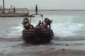 بالفيديو.. هكذا دخلت فرقة الكومندوس البحرية إلى ميناء أم قصر