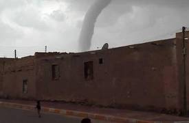 بالصور.... اعصار يضرب محافظة ميسان
