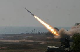 اليمن تطلق صاروخ بالستي على نجران السعودية والسبب