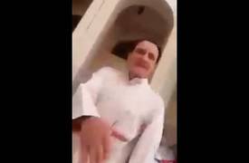 بالفيديو... مواطن عراقي يهاجم عدنان الاسدي في السعودية