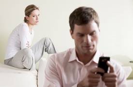 عشرة أسباب تدفع الزوج للخيانة.. ما هي؟