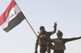 مكافحة الارهاب تحرر المجمع الحكومي في القيارة وترفع العلم العراقي
