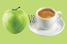 خبراء الصحة يحسموها.. قهوة ام تفاحة لصباح أفضل !