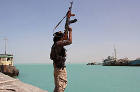 الحوثيون يهددون بقطع الملاحة في البحر الأحمر