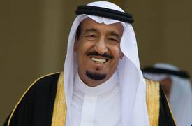 وزير التخطيط يلتقي الملك سلمان لبحث العلاقات الثنائية بين بغداد والرياض