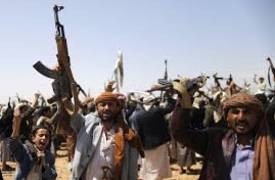  الحوثيون يجندون المتقاعدين لسد العجز في الجبهات