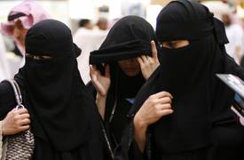 بن سلمان: ليس على"نساء السعودية"لبس غطاء الرأس او العباءة السوداء