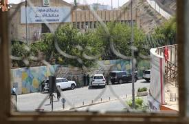 بالفيديو: مسلحان يقتحمان مبنى محافظة أربيل ويتمركزان في الطابق الثالث والاسايش تطوق المبنى