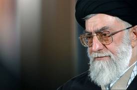 "خامنئي" لــ "روحاني" .. الأزمة الايرانية سببها "سوء" الإدارة والسياسات