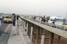 بالفيديو .. "جسر" الموت في بغداد .. ضحاياه "فاقت" ضحايا "الارهاب"