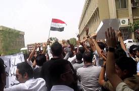متظاهرو البصرة "يحاصرون" العبادي في احد فنادق المحافظة