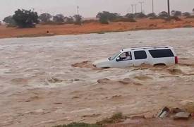 بالفيديو .. السعودية الان .. "غرق" طريق السفانية بسبب السيول