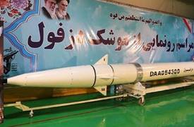 إيران تكشف عن صاروخ جديد يبلغ مداه الف كيلو متر