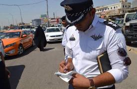بالفيديو .. "سحل" شرطي مرور في منطقة "المنصور" بغداد .. والسبب ؟