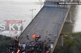 الموقف الامني في ساحات التظاهر بعد انسحاب قوات الشغب الى منتصف جسر السنك