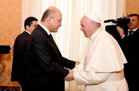 الرئيس العراقي يستقبل بابا الفاتيكان بمراسم رسمية
