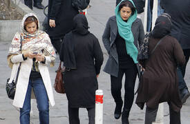"لجنة الأمر بالمعروف والنهي عن المنكر الايرانية "تقرر طرد أي موظفة لا تلتزم بالحجاب