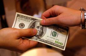 انخفاض اسعار الدولار في البورصة الرئيسية بالعاصمة بغداد