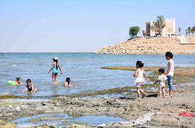 تحولت من أفضل المنتجعات السياحية الى "بركة راكدة" .. بحيرة عراقية يضربها الجفاف !