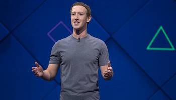 فيس بوك تعرض بيانات مليون ونصف مشترك للخطر