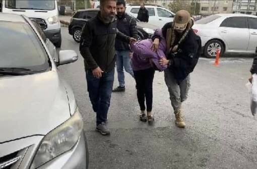 تركيا تلقي القبض على امرأة وضعت القنبلة في شارع الاستقلال في ⁧‫تقسيم‬⁩ بــ اسطنبول" صور "‬⁩