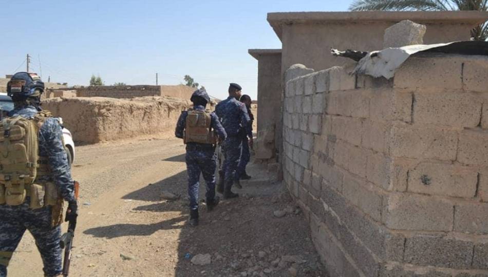بالفيديو .. لحظة القبض على "داعشي" يختبئ في نفق من قبل الاتحادية