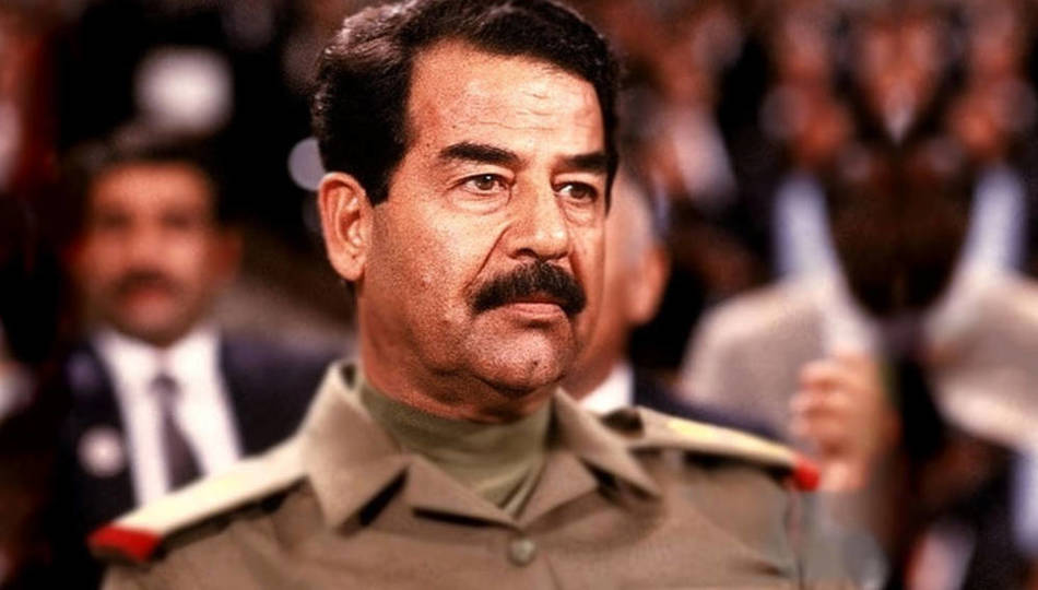 كتب "مذكرات" لمعاونيه .. "صدام حسين" في ذكرى ضبطه بـ حفرة .. عن "البي بي سي"