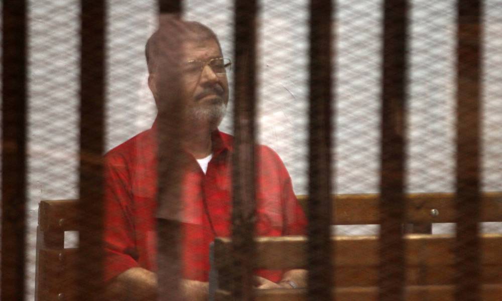 "جنايات القاهرة" ترجئ محاكمة "مرسي" في قضية التخابر مع قطر إلى الاحد المقبل