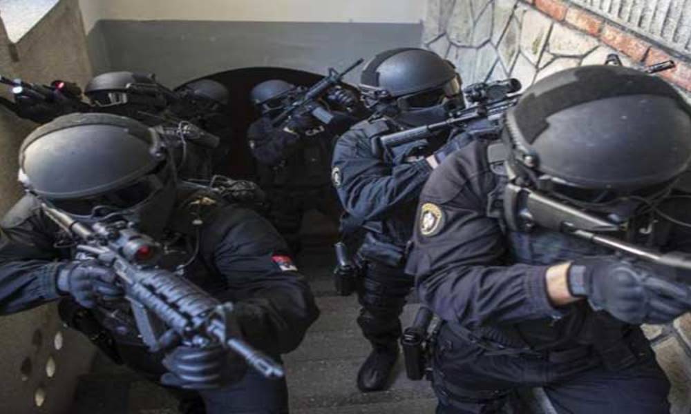 الشرطة الايطالية تعتقل عشرة أشخاص يشتبه في ضلوعهم بالقتل وتهريب البشر
